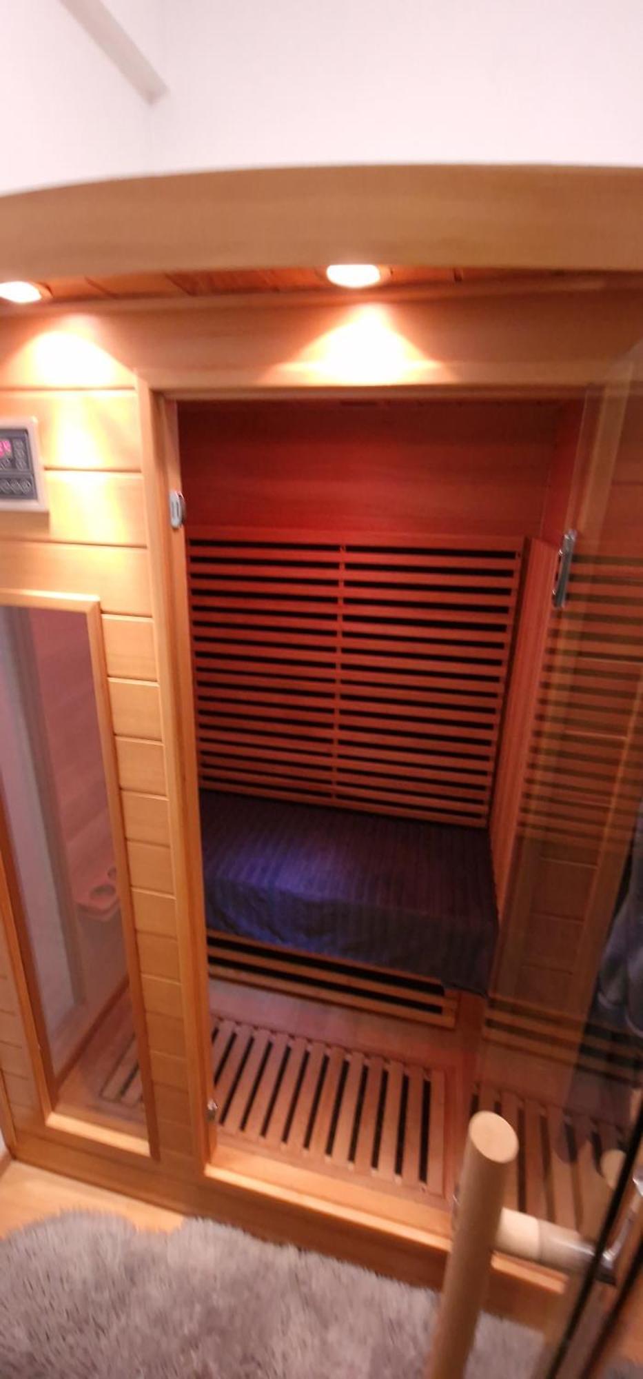 Sauna, Atomium, Expo Brussels, Stadium Roi Baudoin, Kinepolis, Planetarium, Centre Bruxelles
